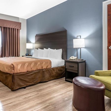 Quality Inn & Suites Demopolis Экстерьер фото