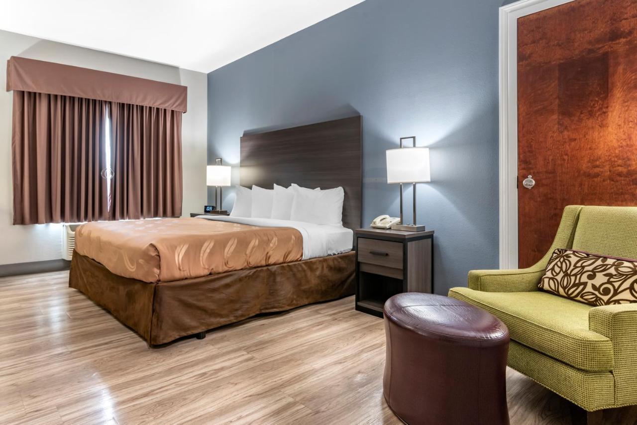 Quality Inn & Suites Demopolis Экстерьер фото