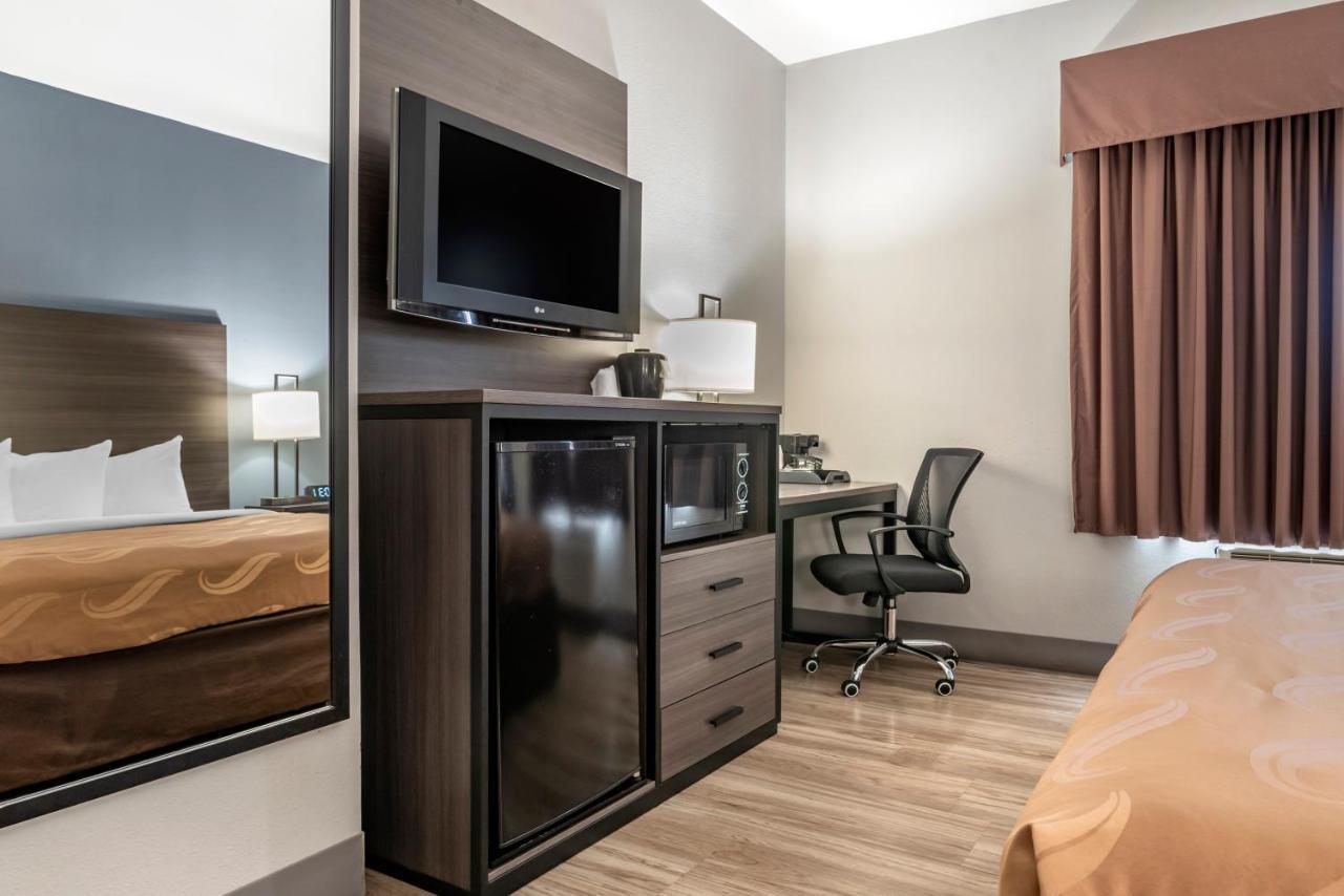 Quality Inn & Suites Demopolis Экстерьер фото