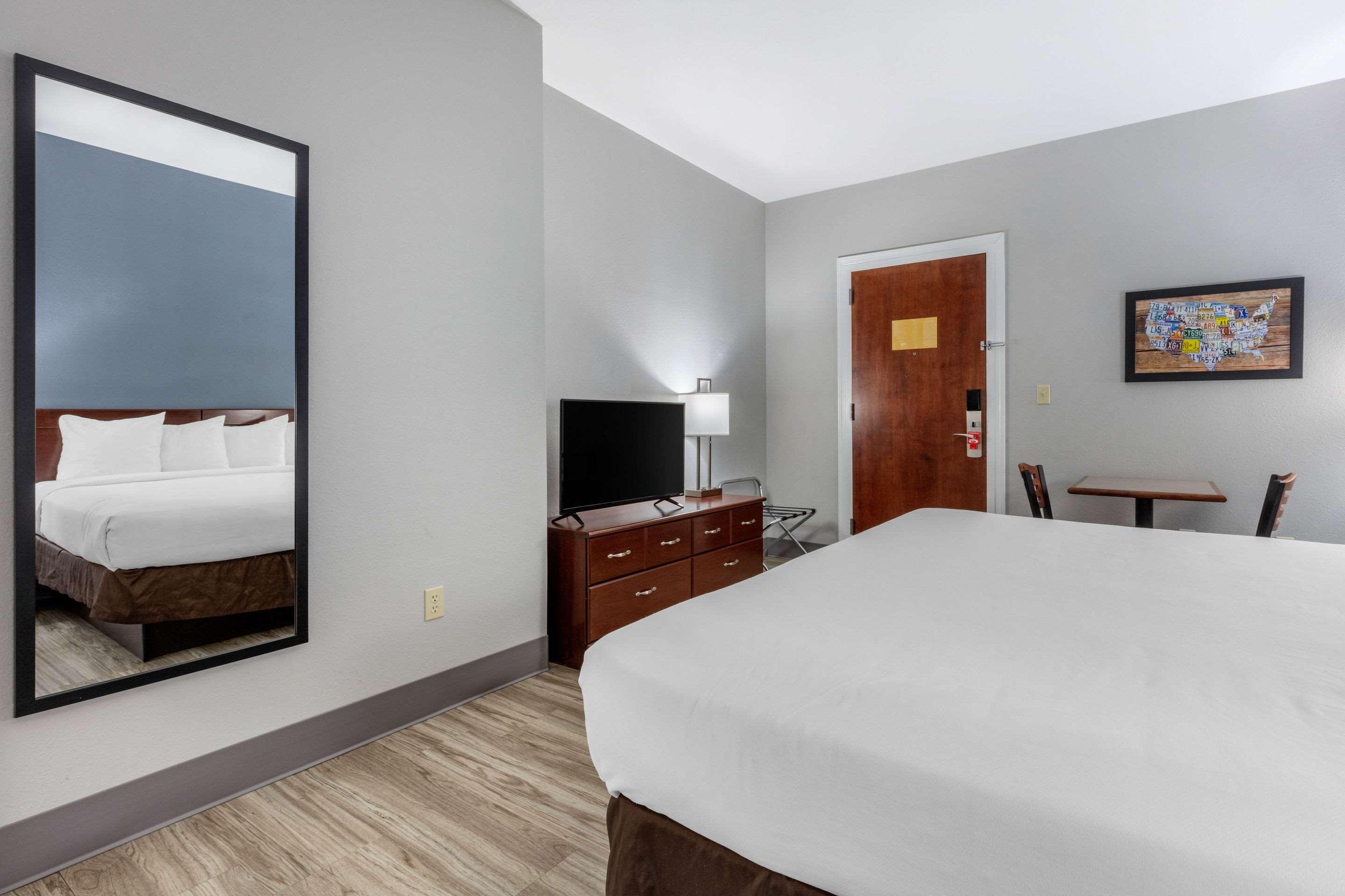Quality Inn & Suites Demopolis Экстерьер фото