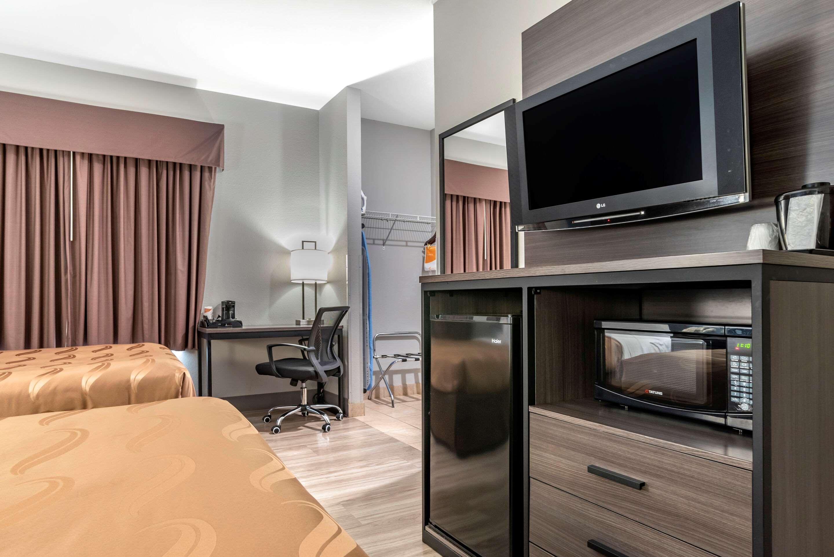 Quality Inn & Suites Demopolis Экстерьер фото