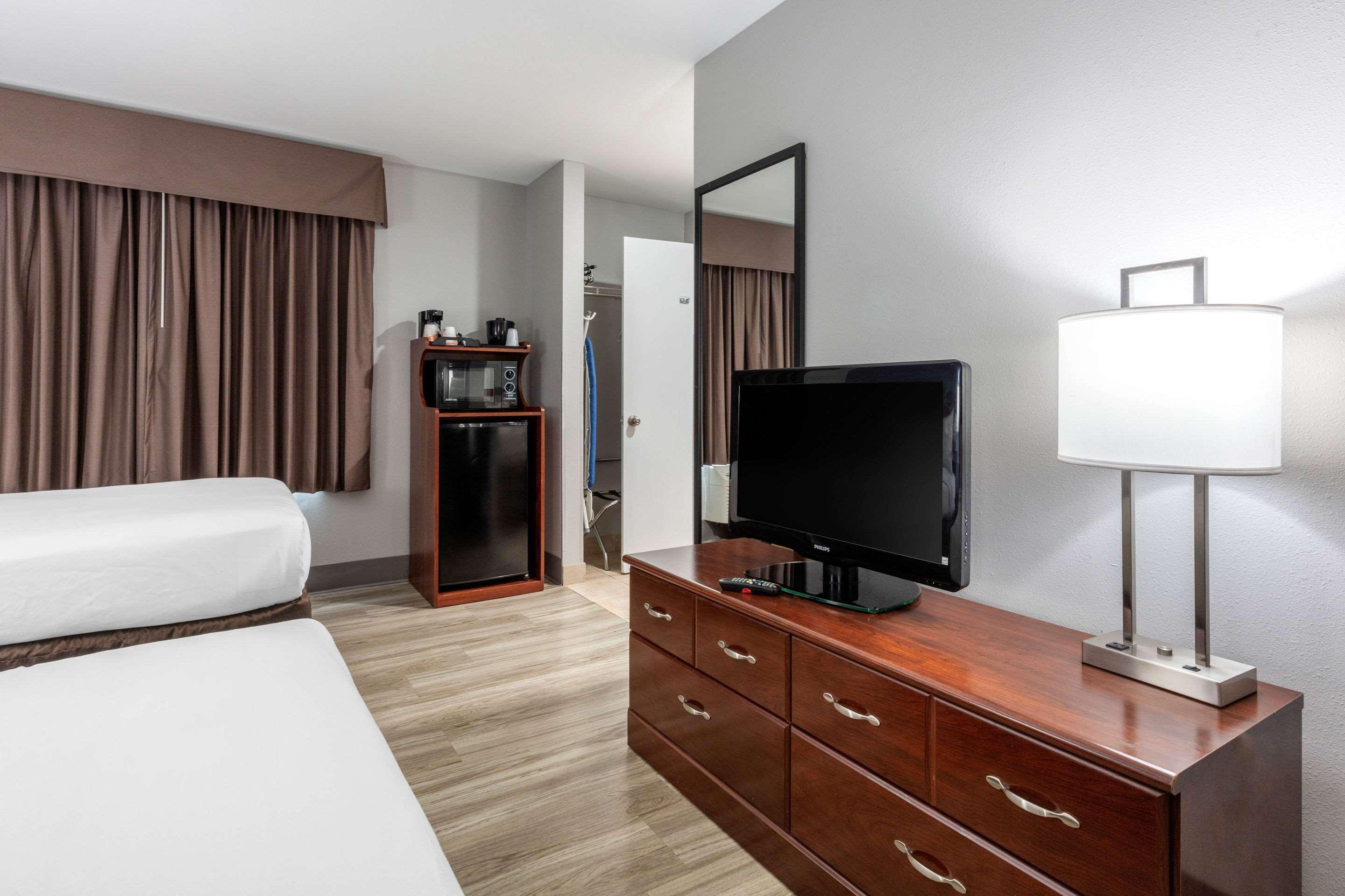 Quality Inn & Suites Demopolis Экстерьер фото