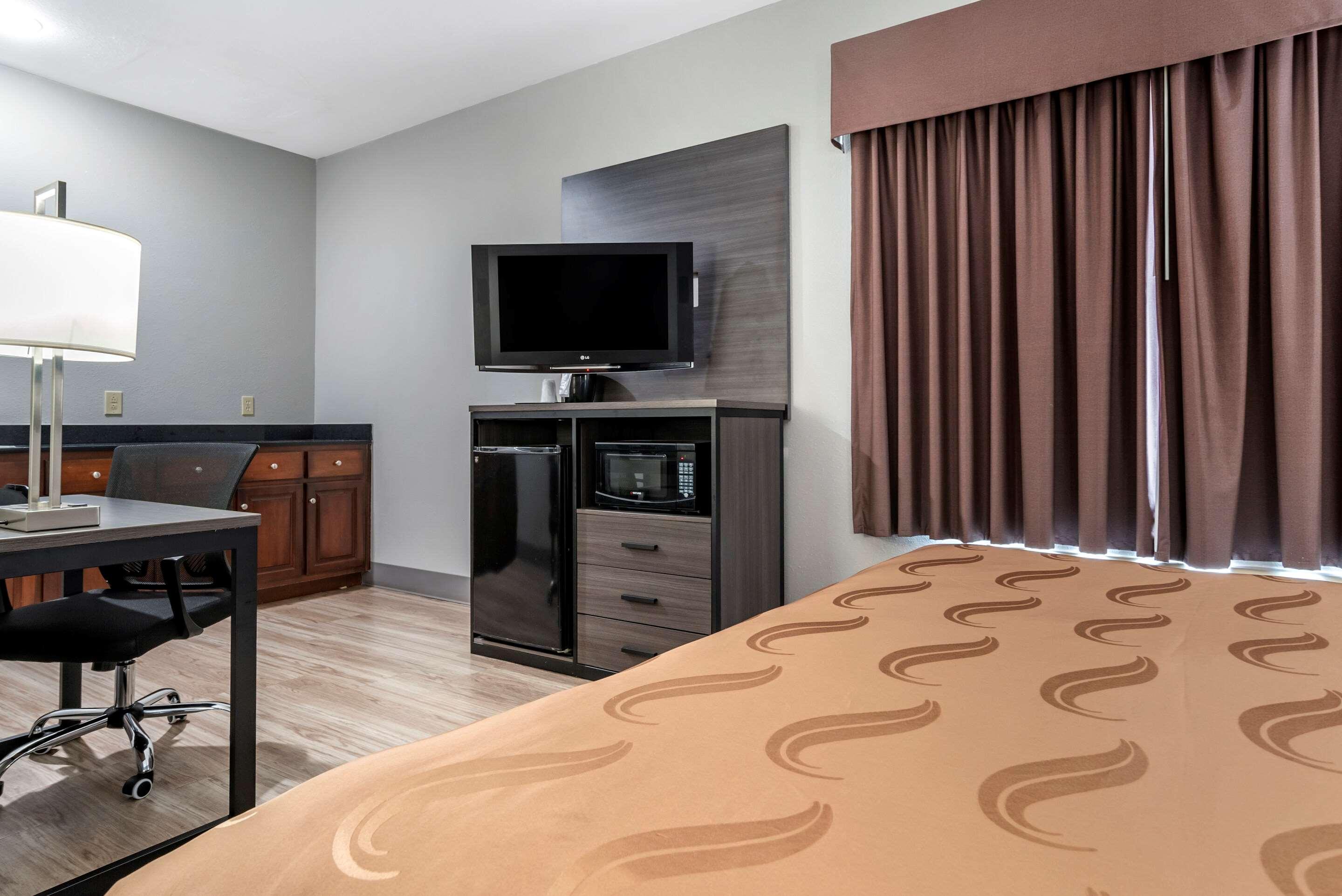 Quality Inn & Suites Demopolis Экстерьер фото