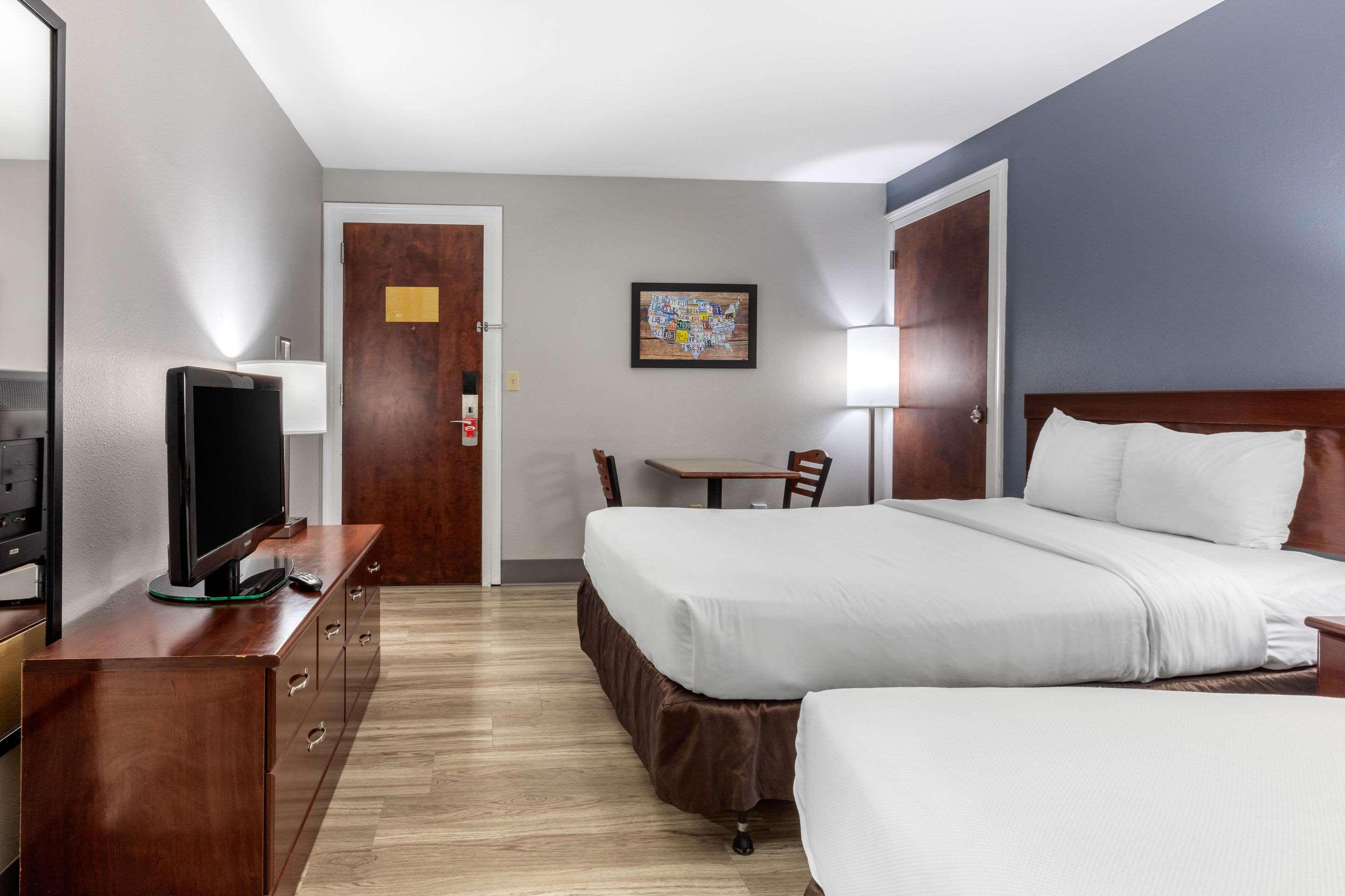 Quality Inn & Suites Demopolis Экстерьер фото
