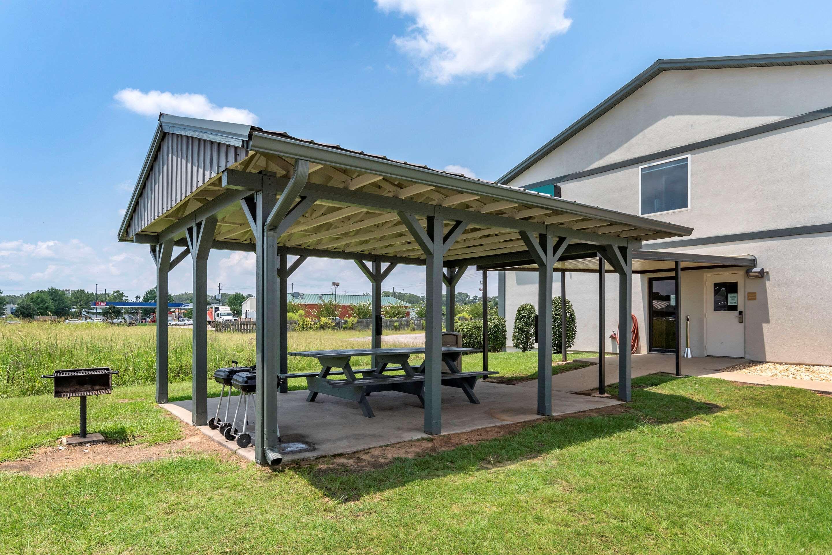 Quality Inn & Suites Demopolis Экстерьер фото