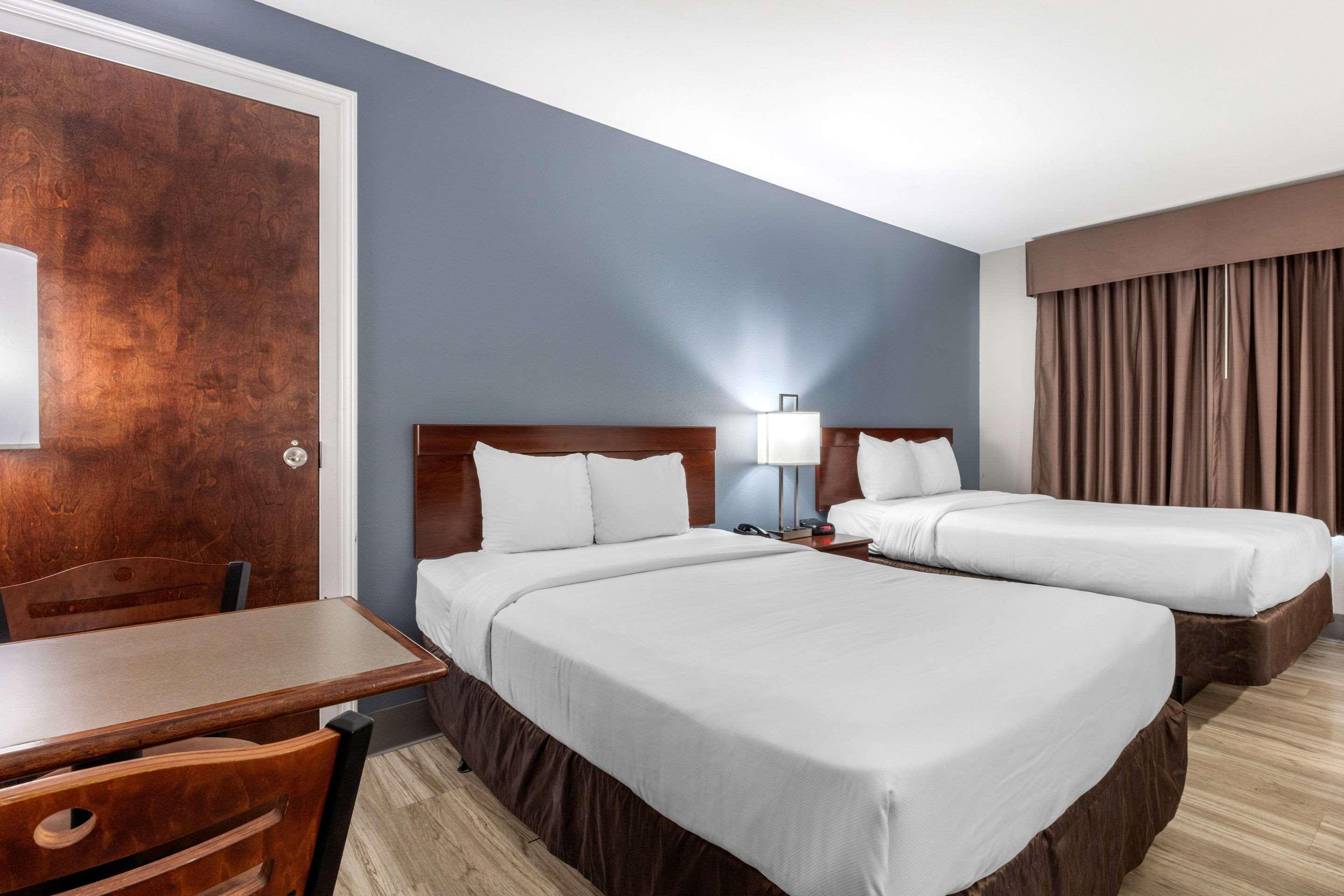 Quality Inn & Suites Demopolis Экстерьер фото