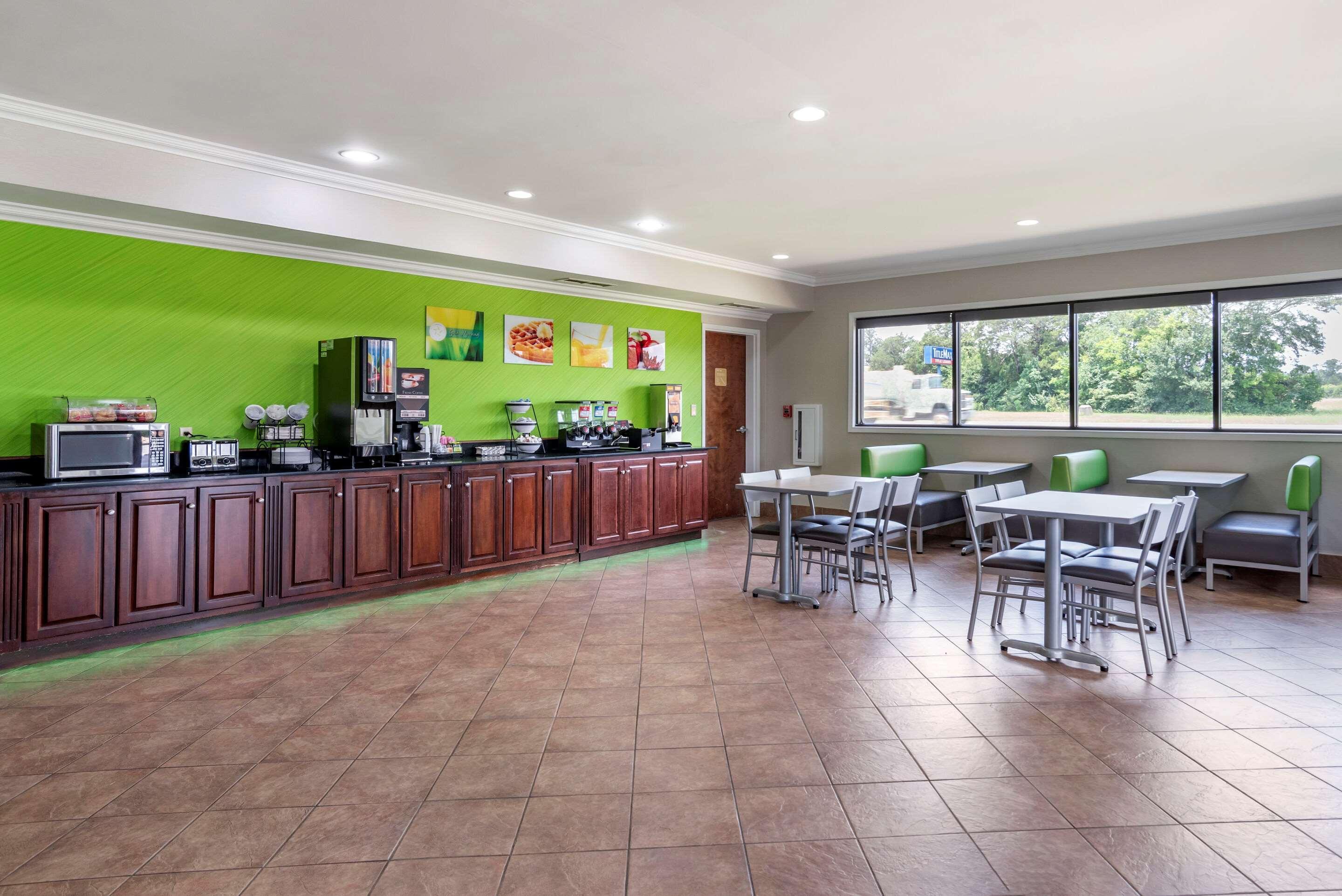 Quality Inn & Suites Demopolis Экстерьер фото