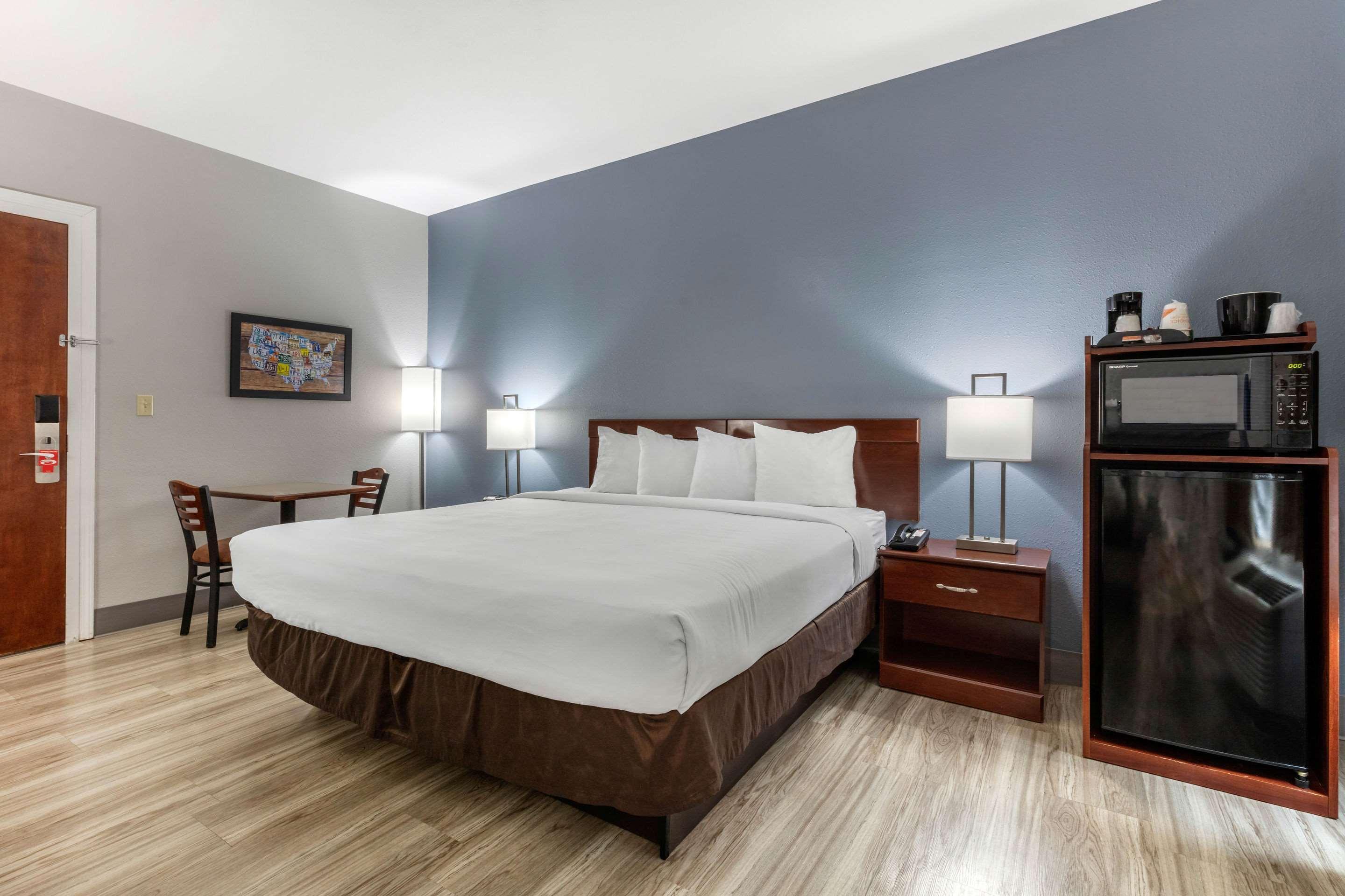 Quality Inn & Suites Demopolis Экстерьер фото