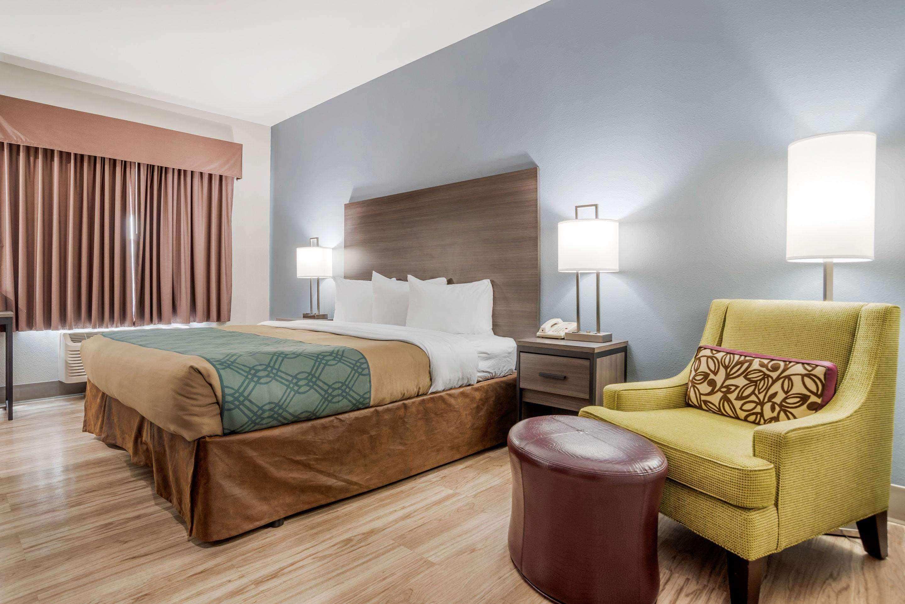 Quality Inn & Suites Demopolis Экстерьер фото