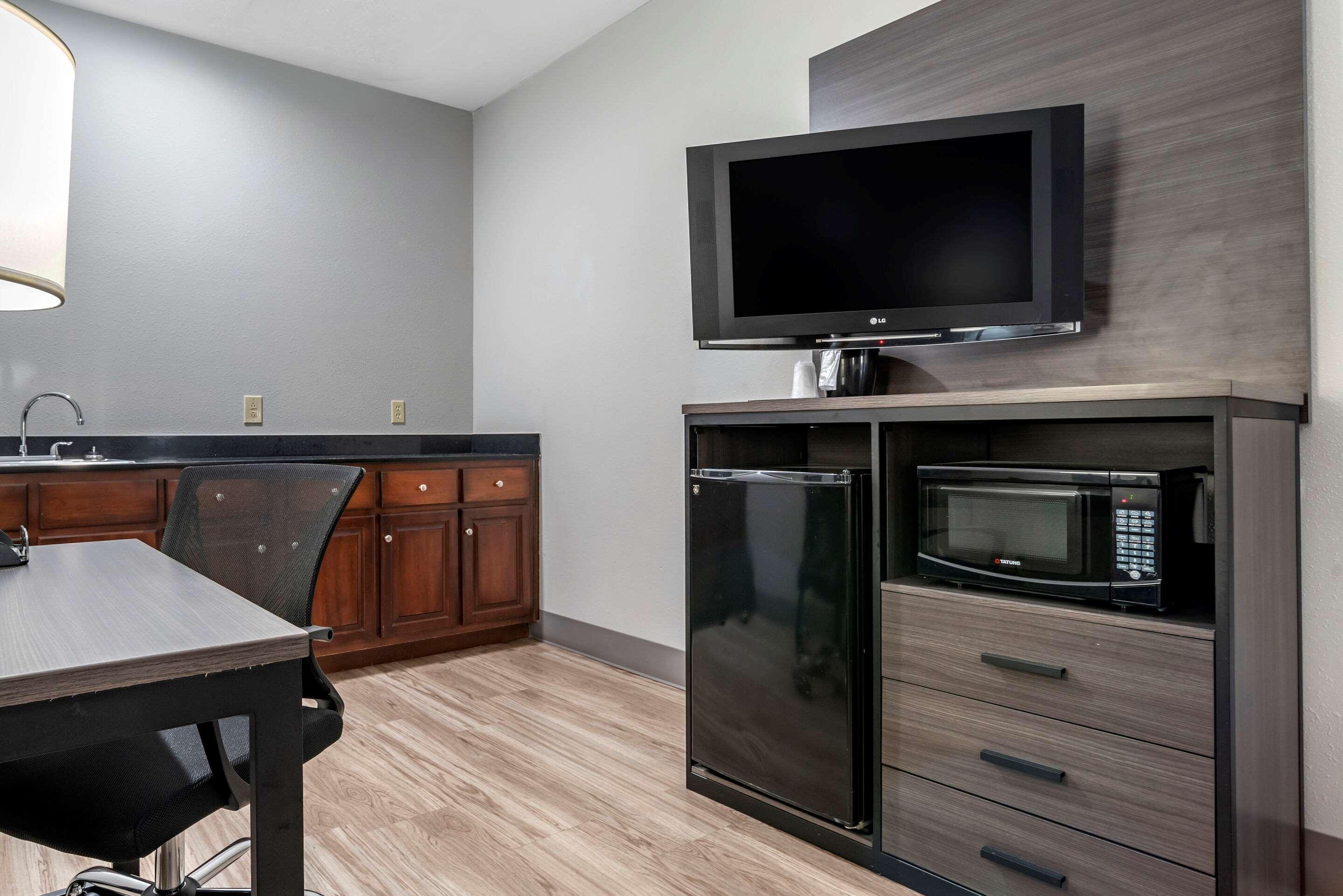 Quality Inn & Suites Demopolis Экстерьер фото