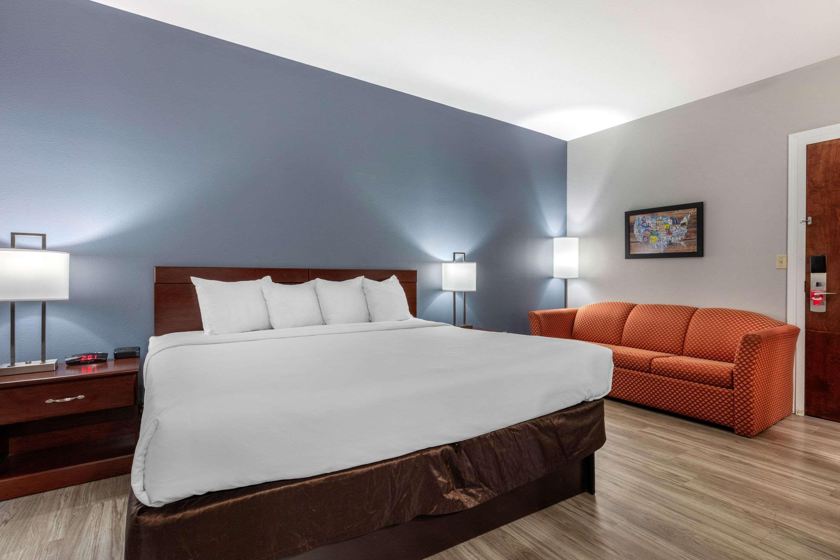 Quality Inn & Suites Demopolis Экстерьер фото