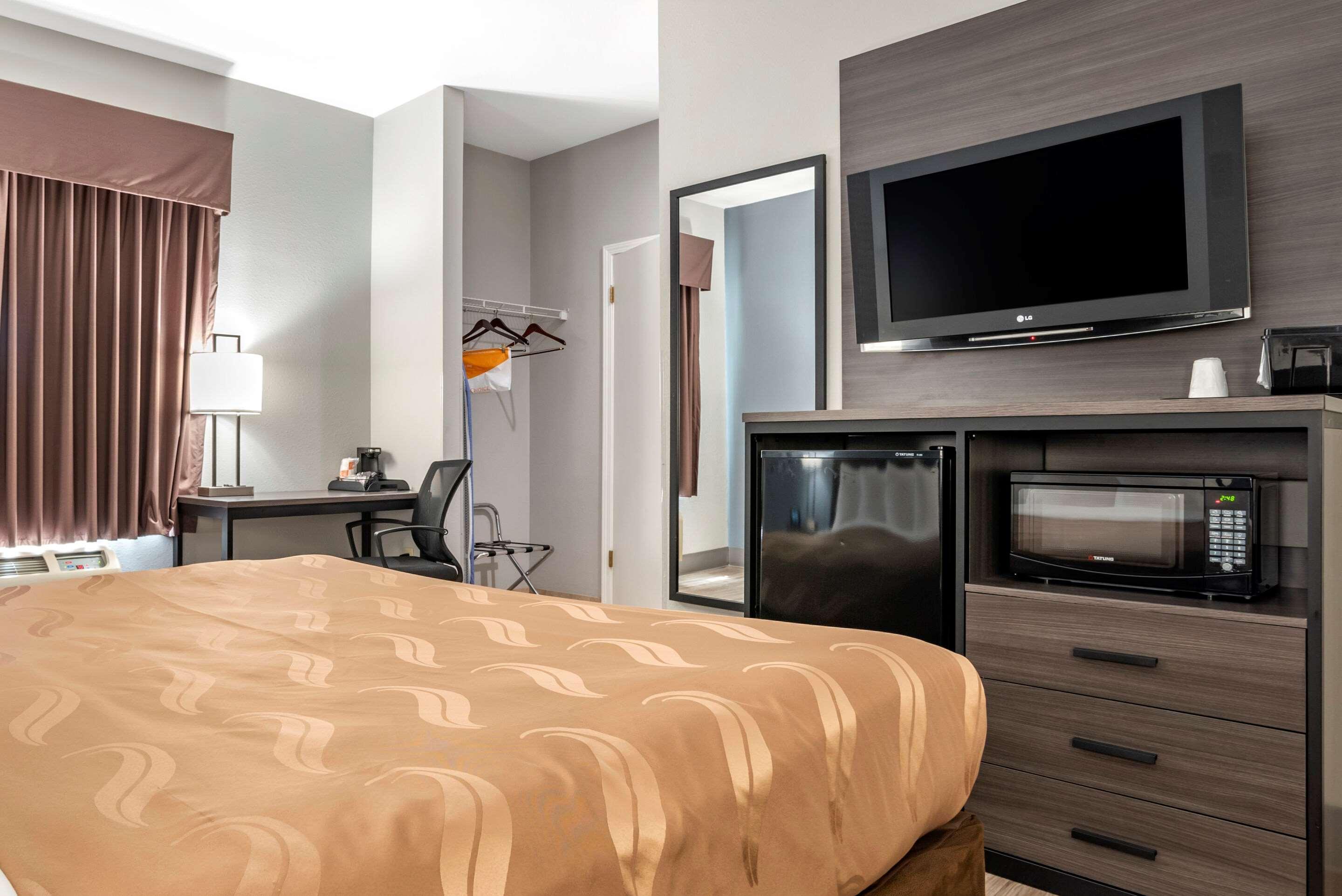 Quality Inn & Suites Demopolis Экстерьер фото