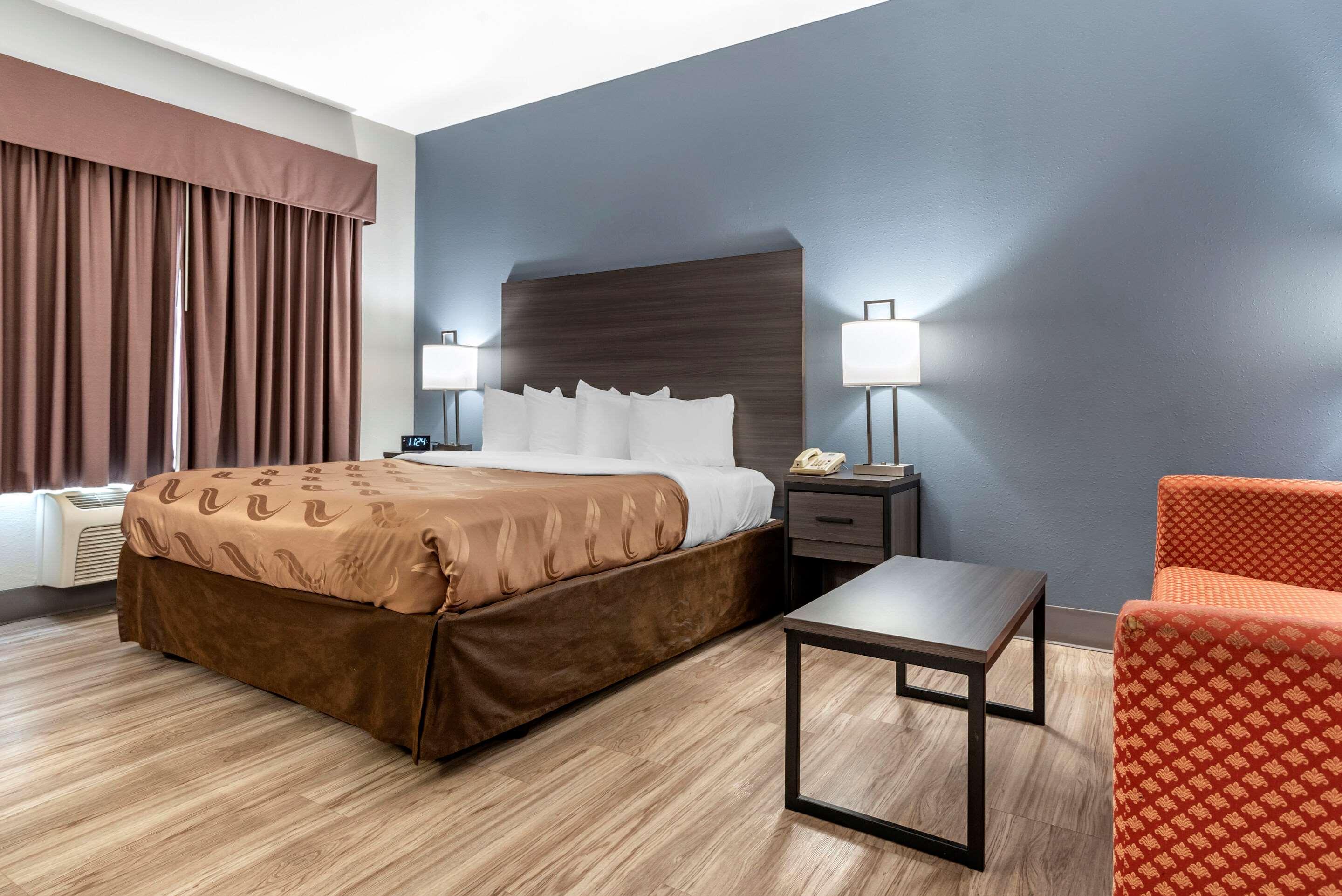 Quality Inn & Suites Demopolis Экстерьер фото