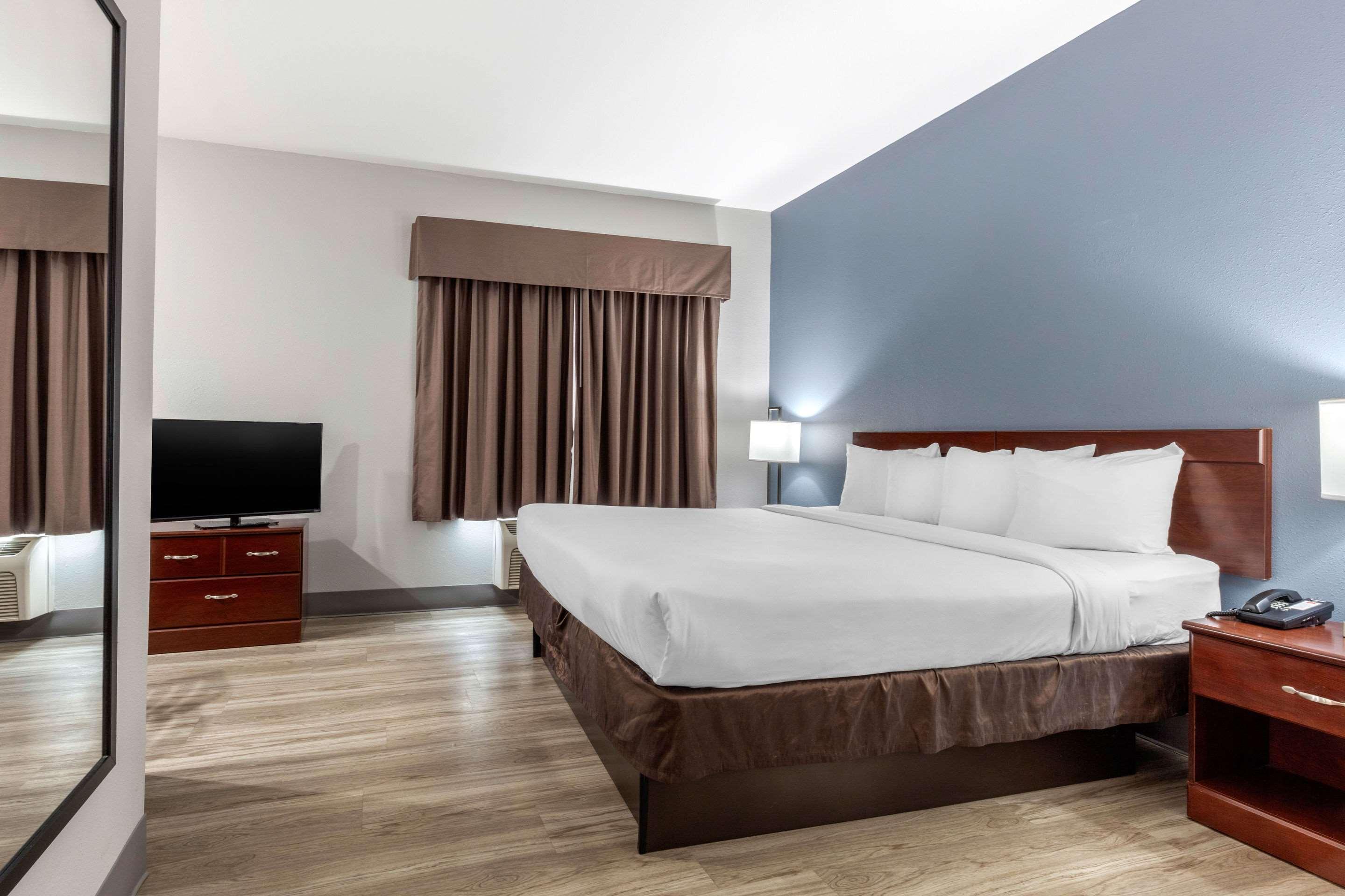 Quality Inn & Suites Demopolis Экстерьер фото
