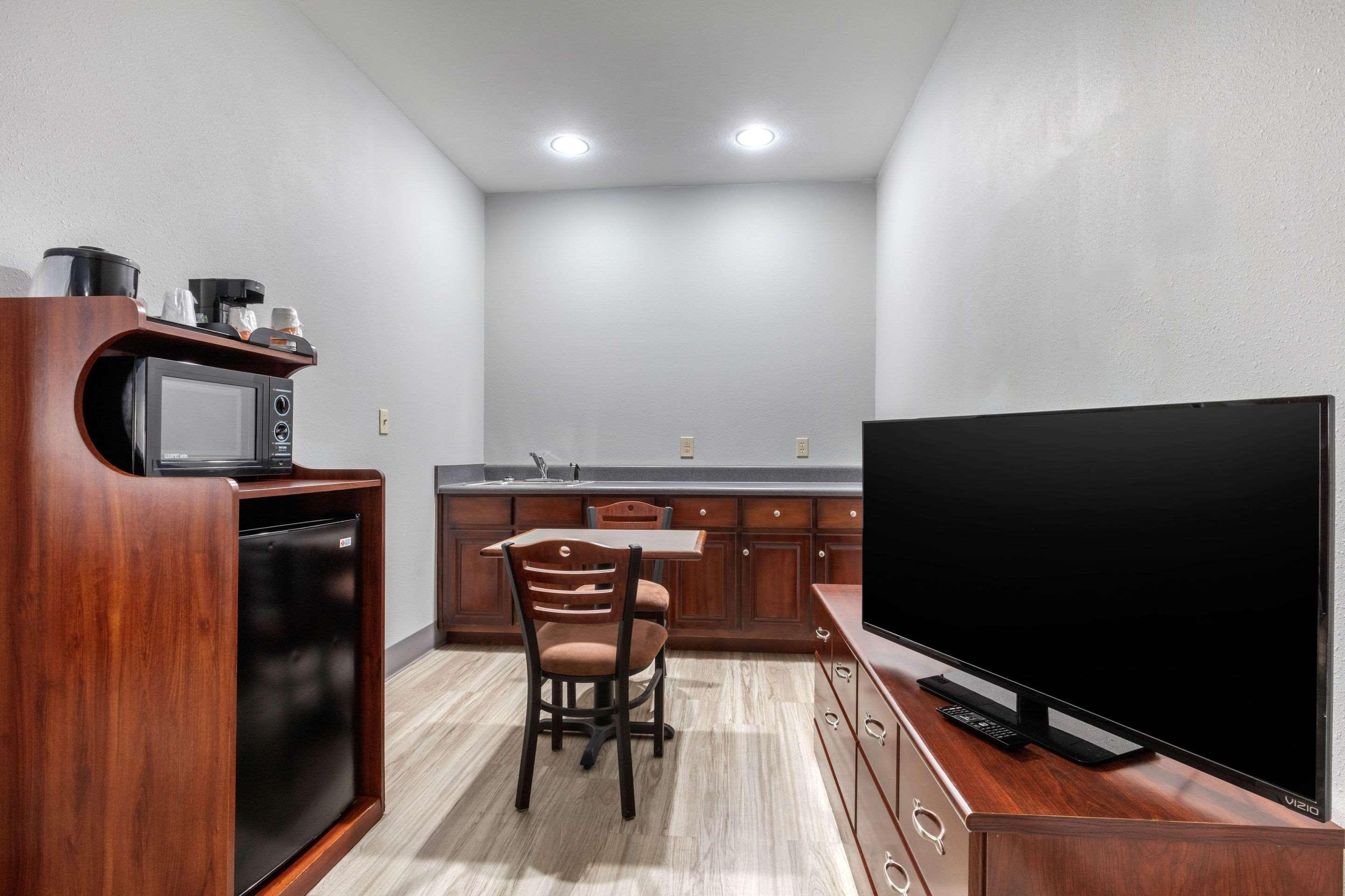 Quality Inn & Suites Demopolis Экстерьер фото