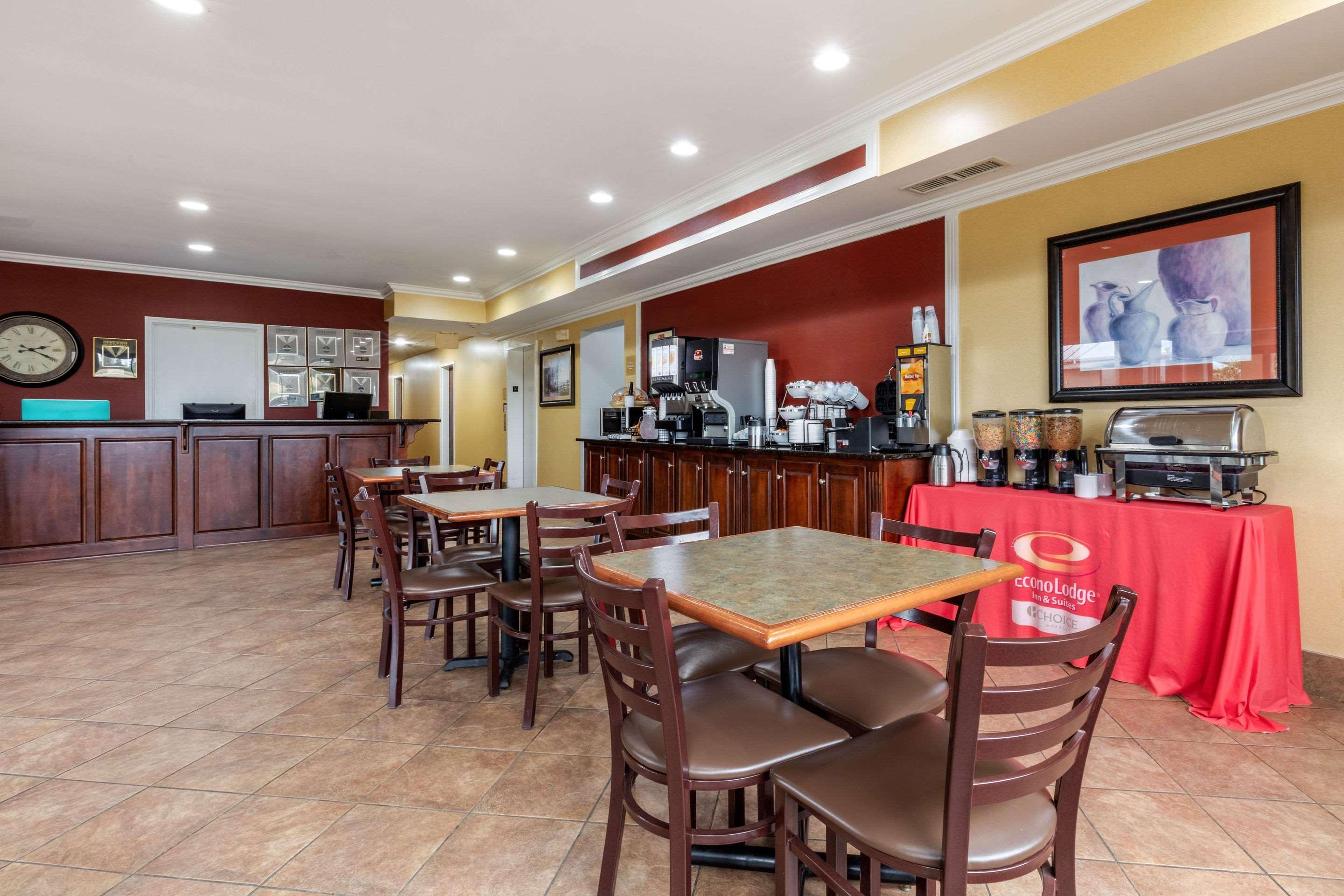 Quality Inn & Suites Demopolis Экстерьер фото