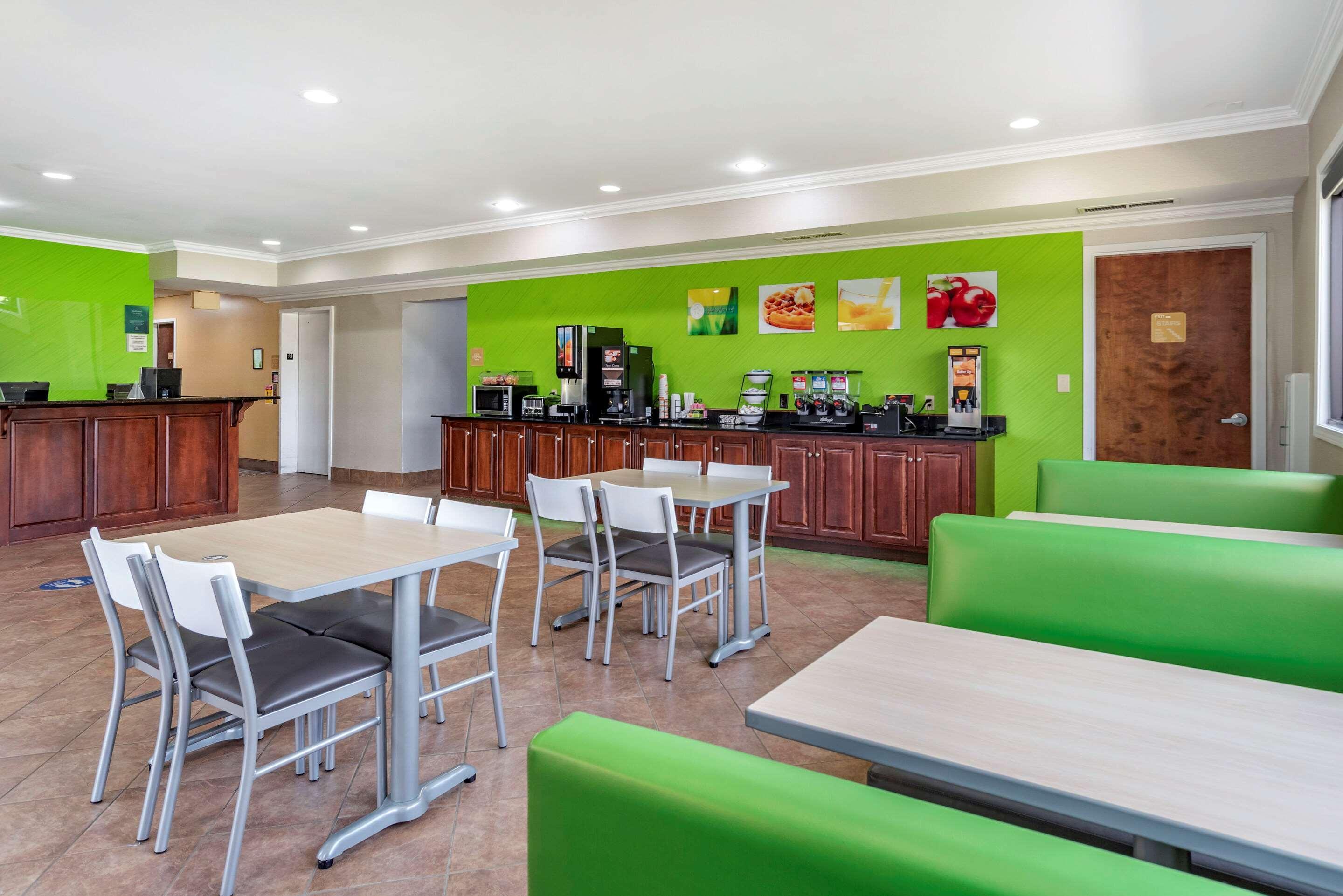 Quality Inn & Suites Demopolis Экстерьер фото