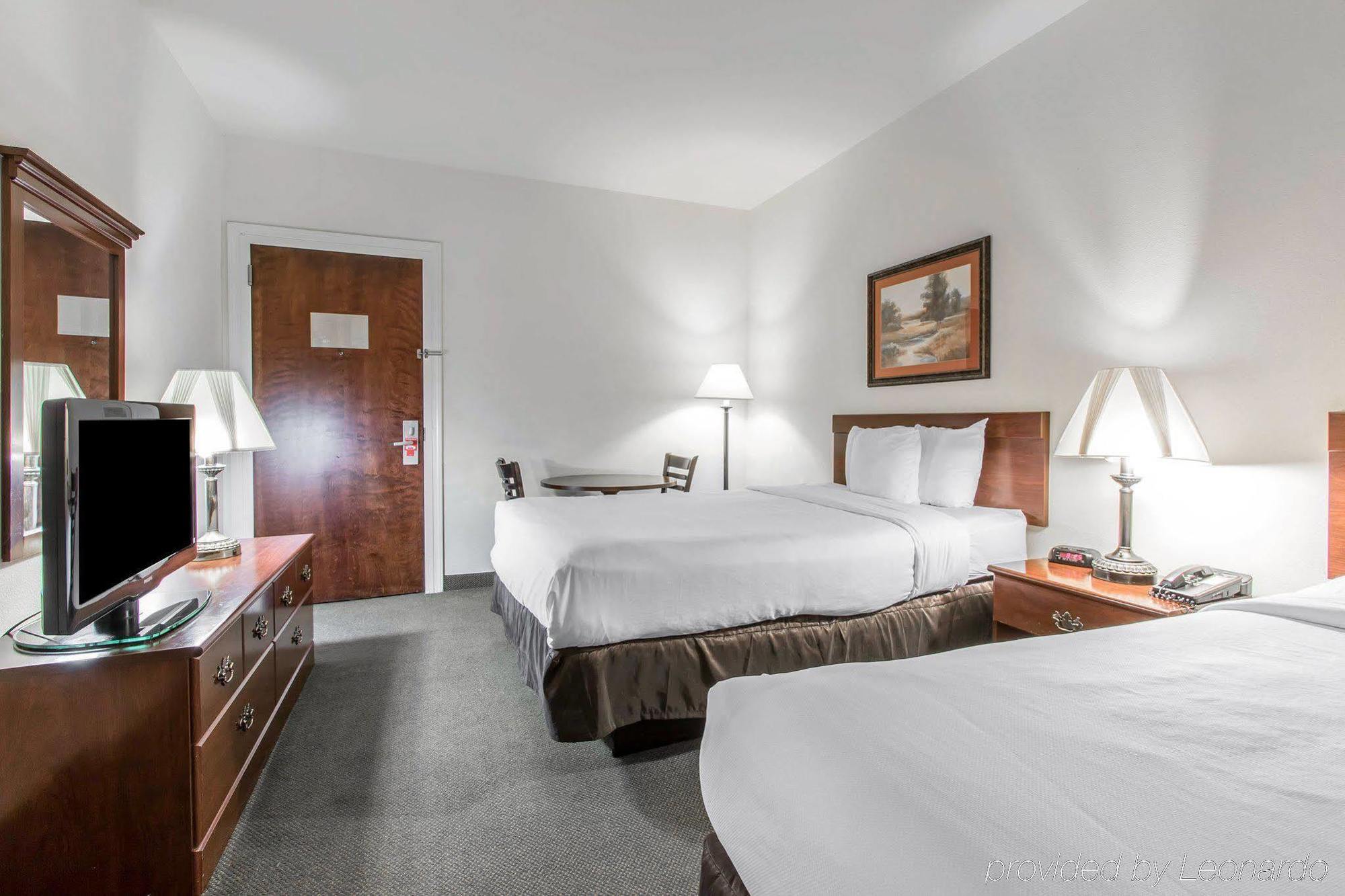 Quality Inn & Suites Demopolis Экстерьер фото